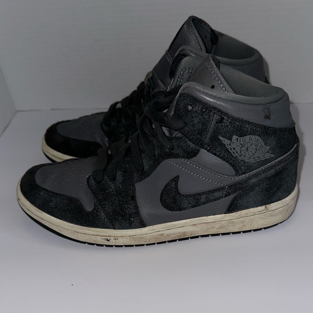 Nike Women's Air Jordan 1 Mid SE Smoke Grey Sneakers size 8